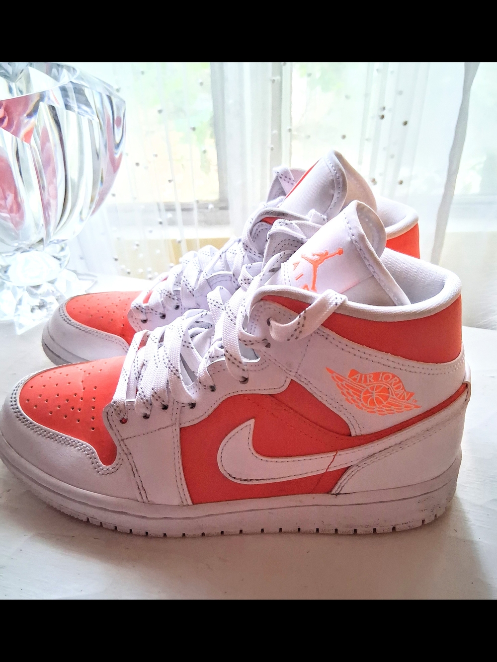 Air Jordans 1 Mid SE Bright Citrus Womens Size 7